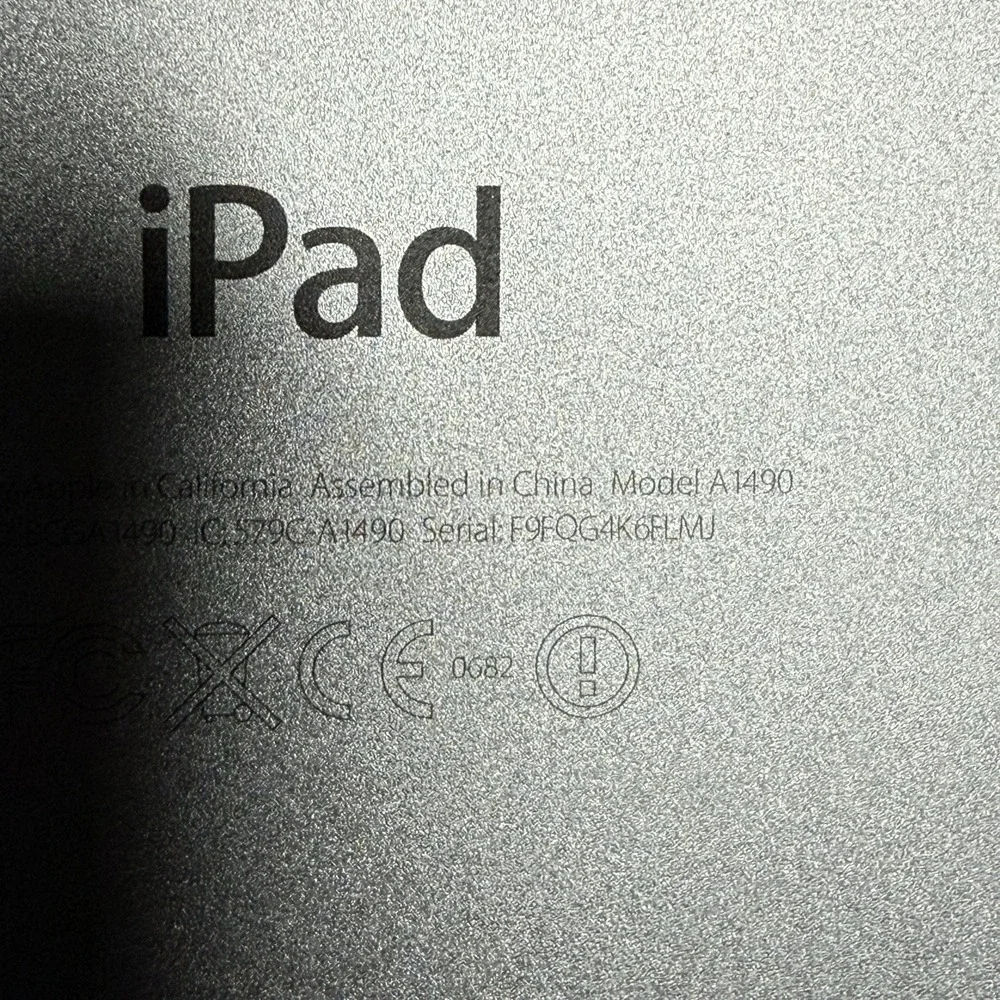 FOR PARTS ONLY (3) Apple iPads (1) Iphone S Apple Pencel & Apple Mouse